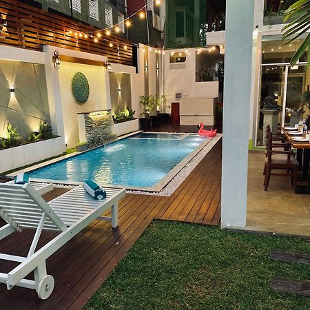 8 Plus Luxury Apartments Negombo Esterno foto