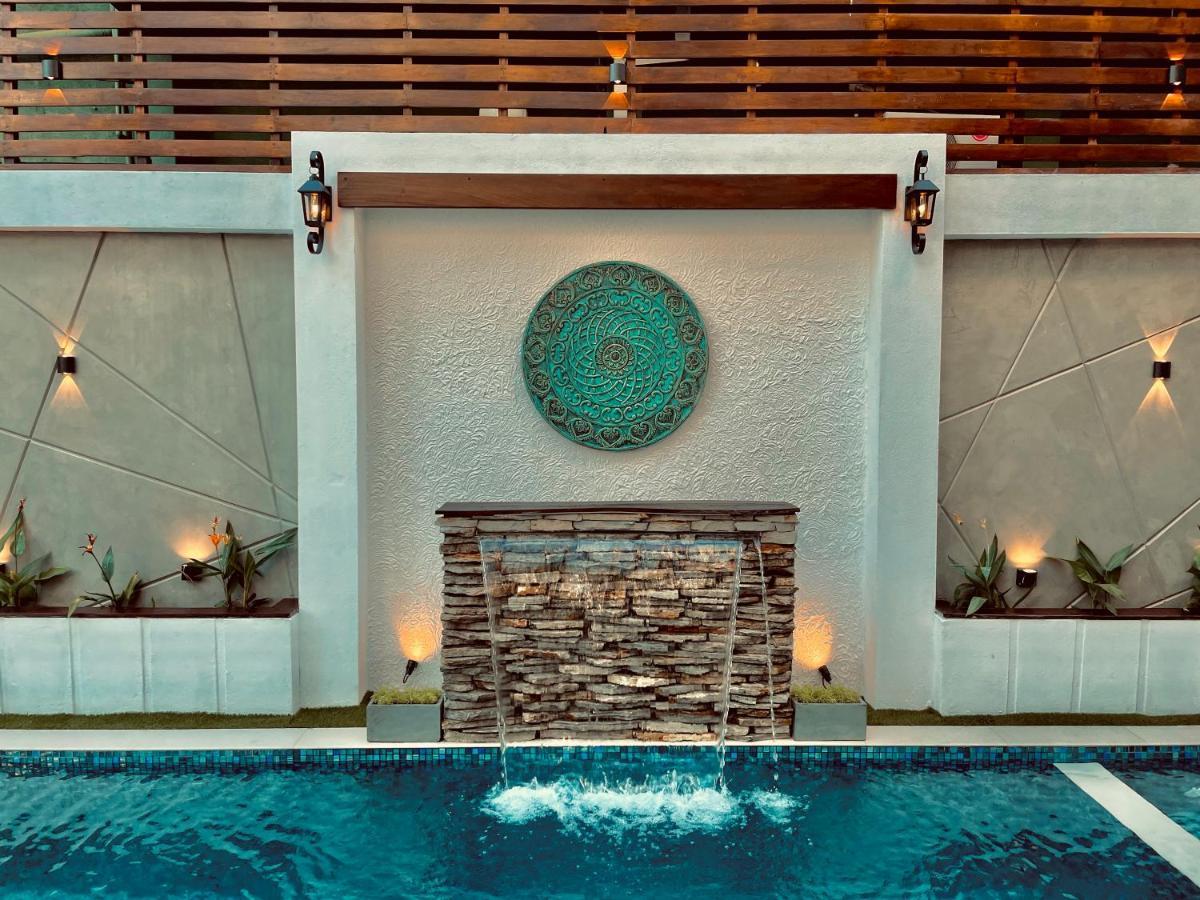 8 Plus Luxury Apartments Negombo Esterno foto