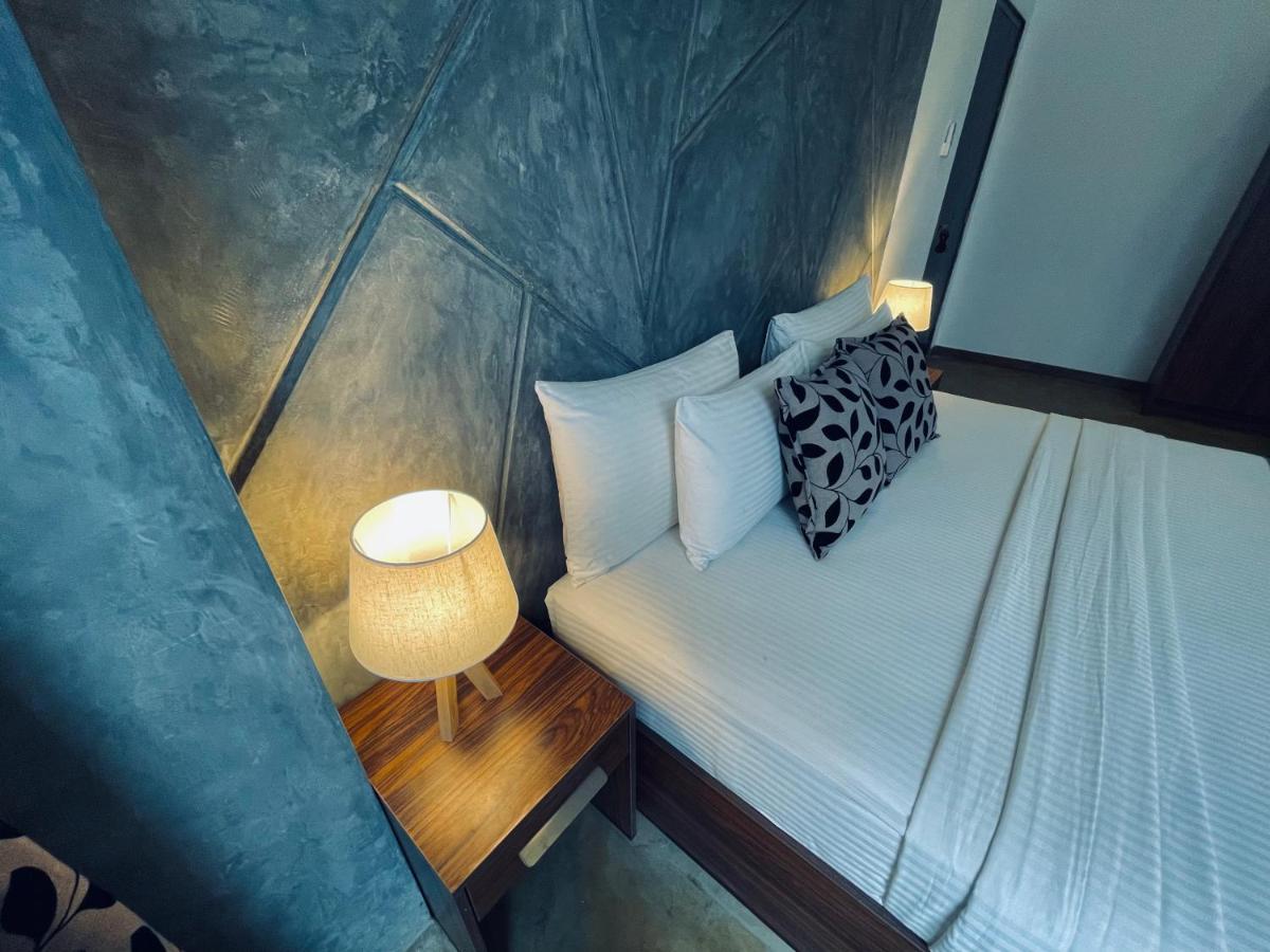 8 Plus Luxury Apartments Negombo Esterno foto