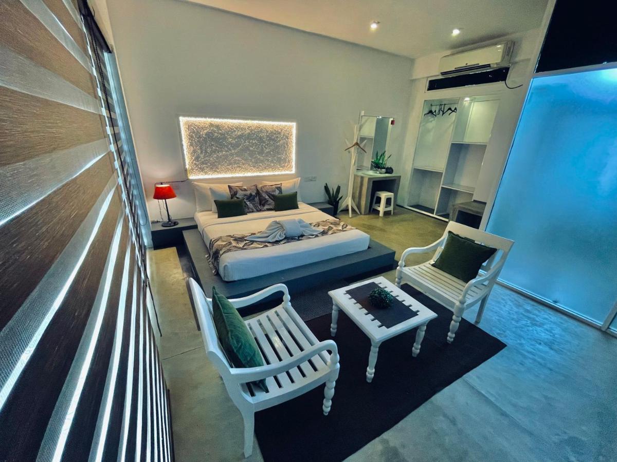 8 Plus Luxury Apartments Negombo Esterno foto