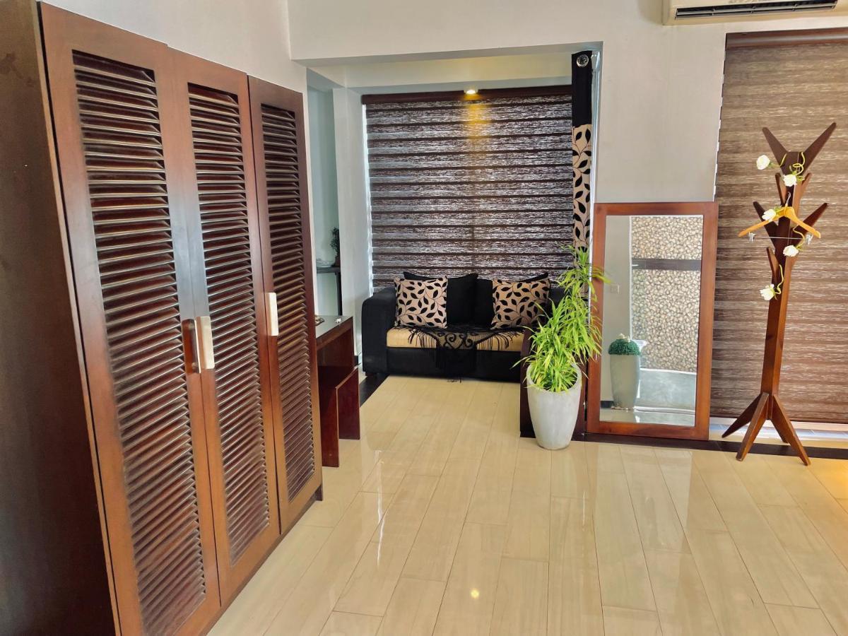 8 Plus Luxury Apartments Negombo Esterno foto