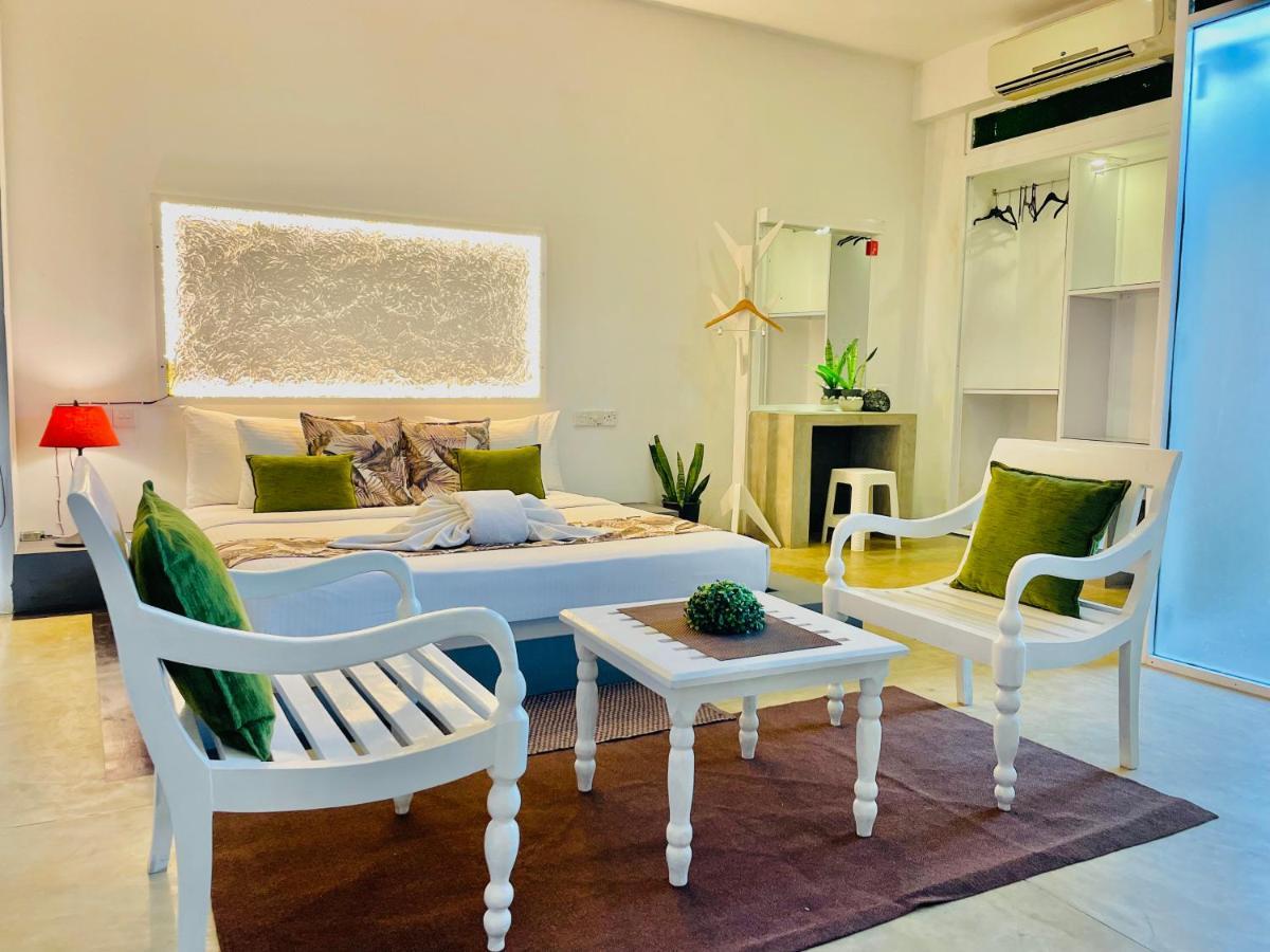 8 Plus Luxury Apartments Negombo Esterno foto
