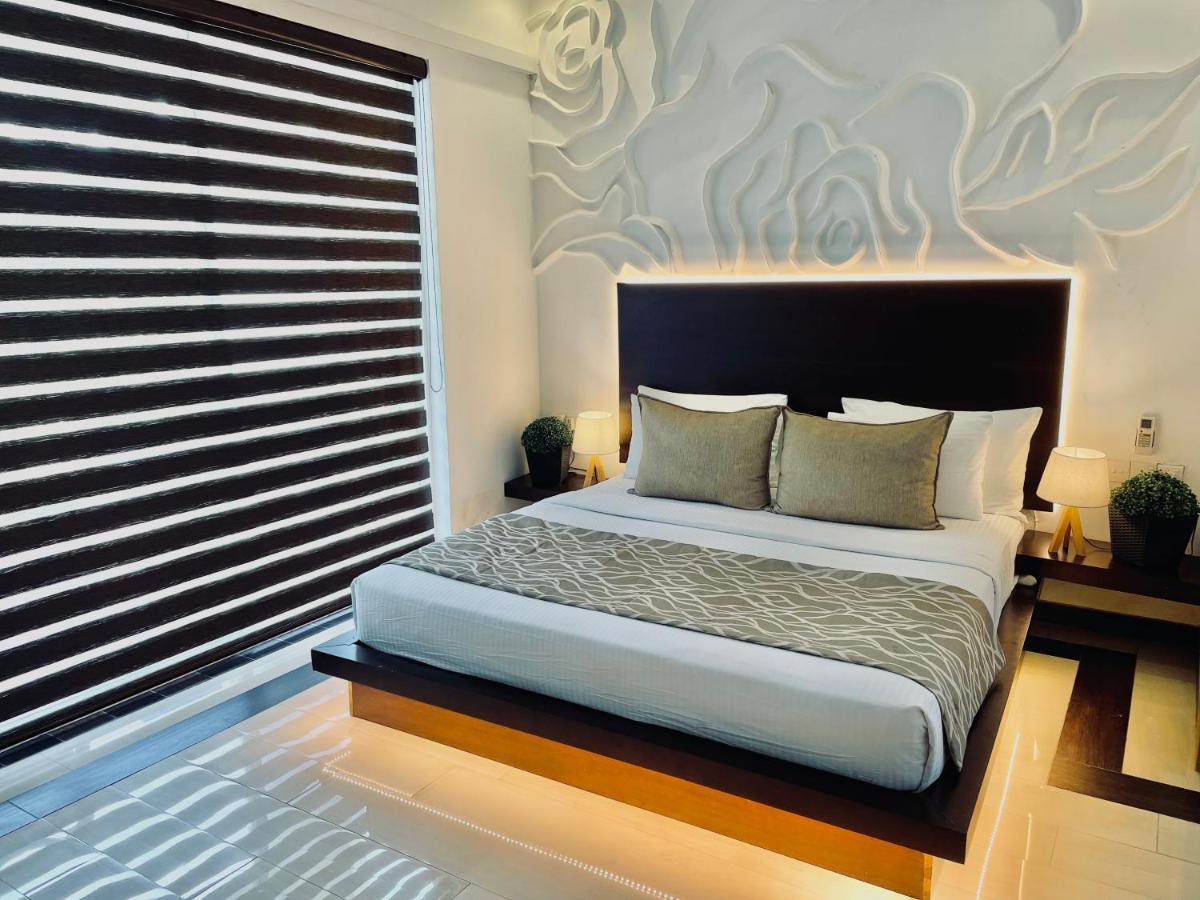 8 Plus Luxury Apartments Negombo Esterno foto