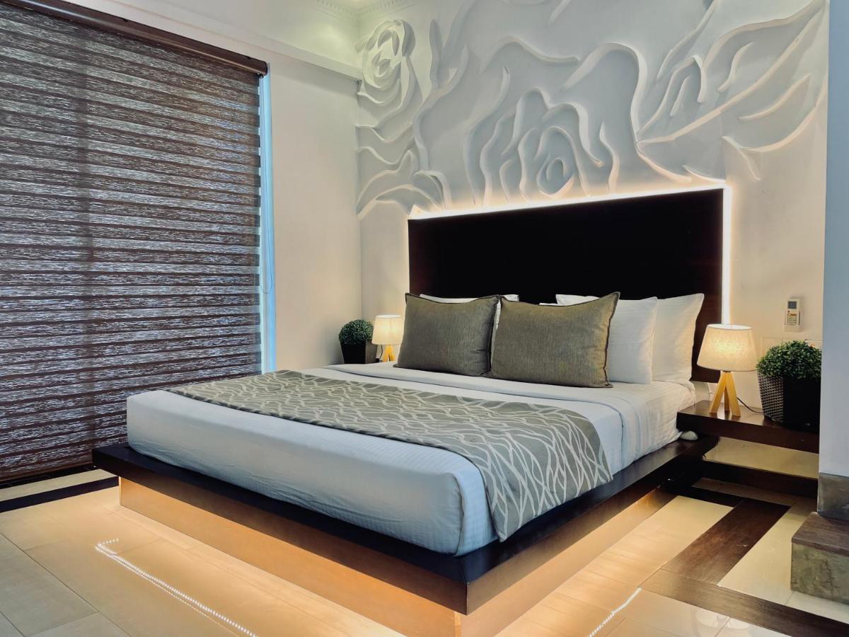 8 Plus Luxury Apartments Negombo Esterno foto