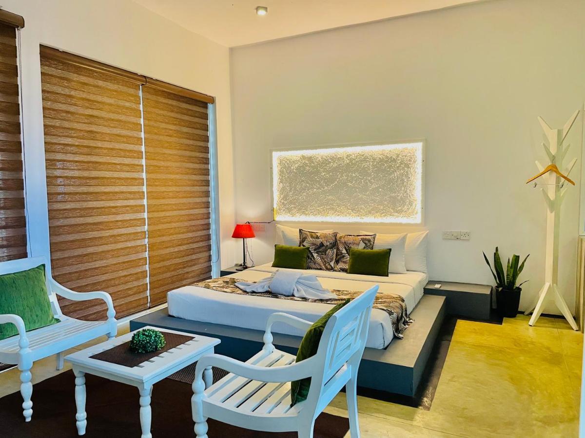 8 Plus Luxury Apartments Negombo Esterno foto