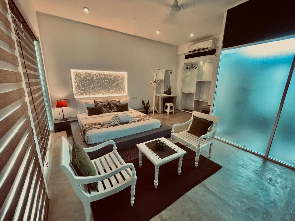 8 Plus Luxury Apartments Negombo Esterno foto