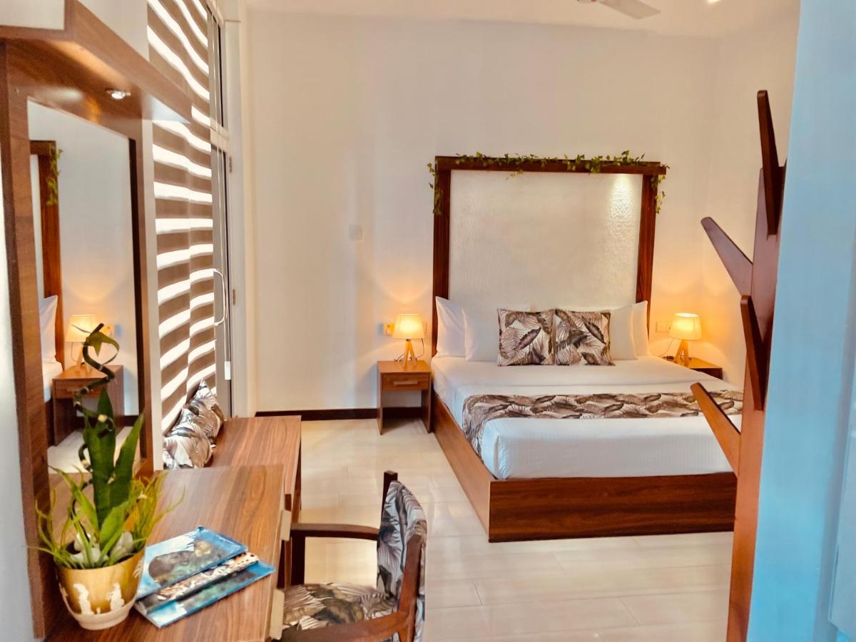 8 Plus Luxury Apartments Negombo Esterno foto