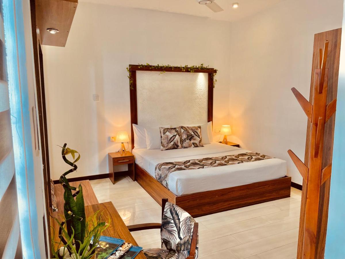 8 Plus Luxury Apartments Negombo Esterno foto