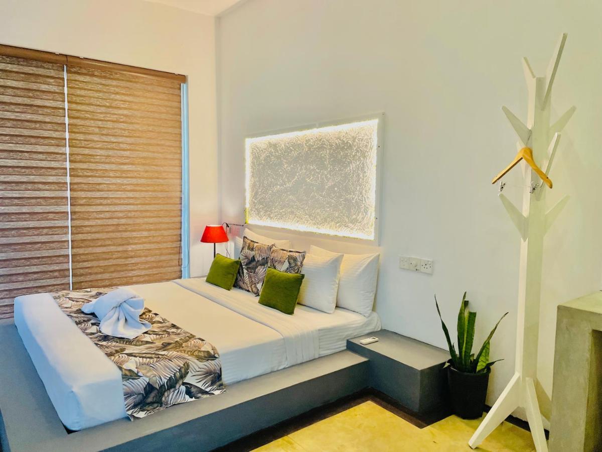 8 Plus Luxury Apartments Negombo Esterno foto