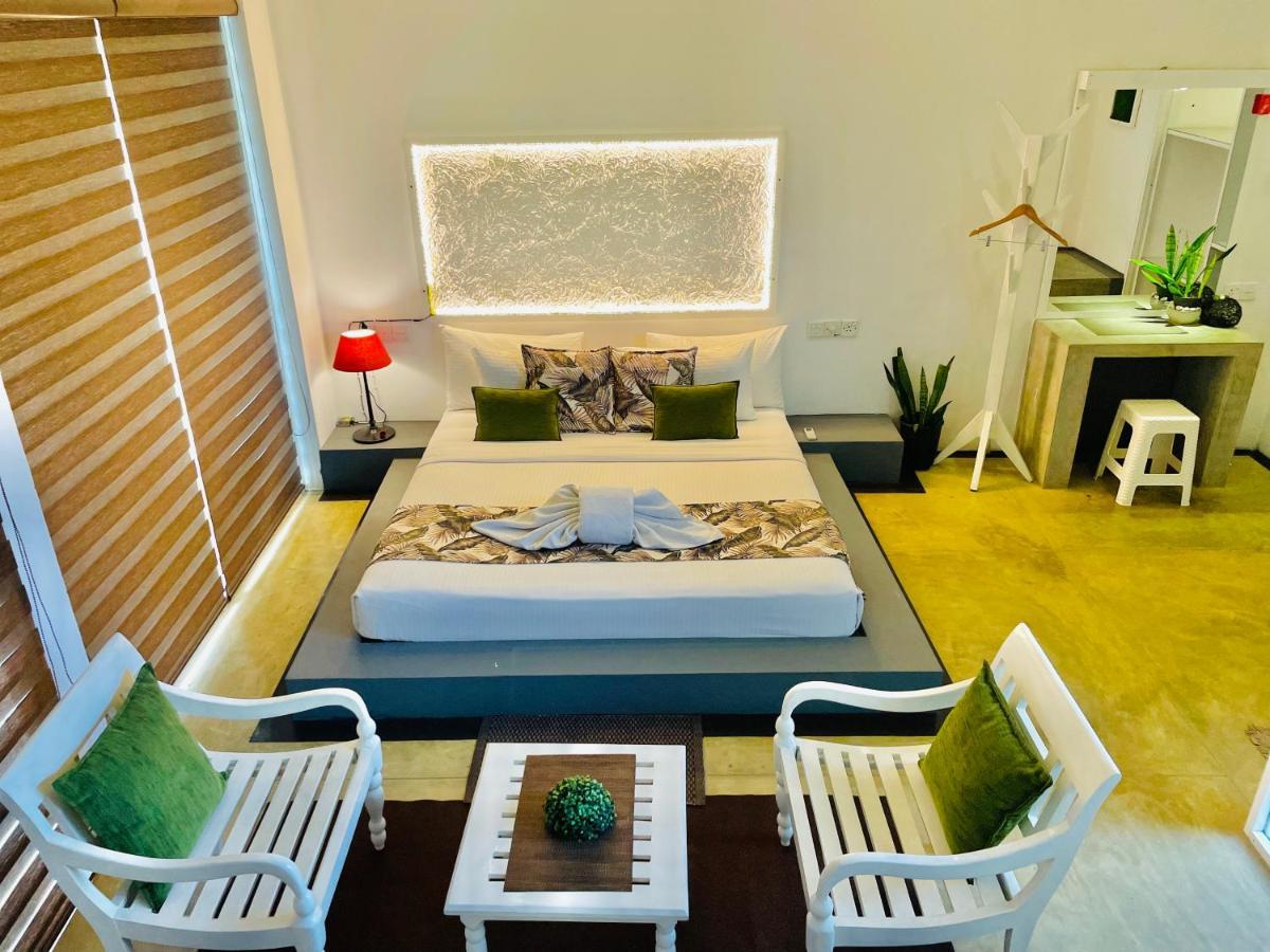 8 Plus Luxury Apartments Negombo Esterno foto
