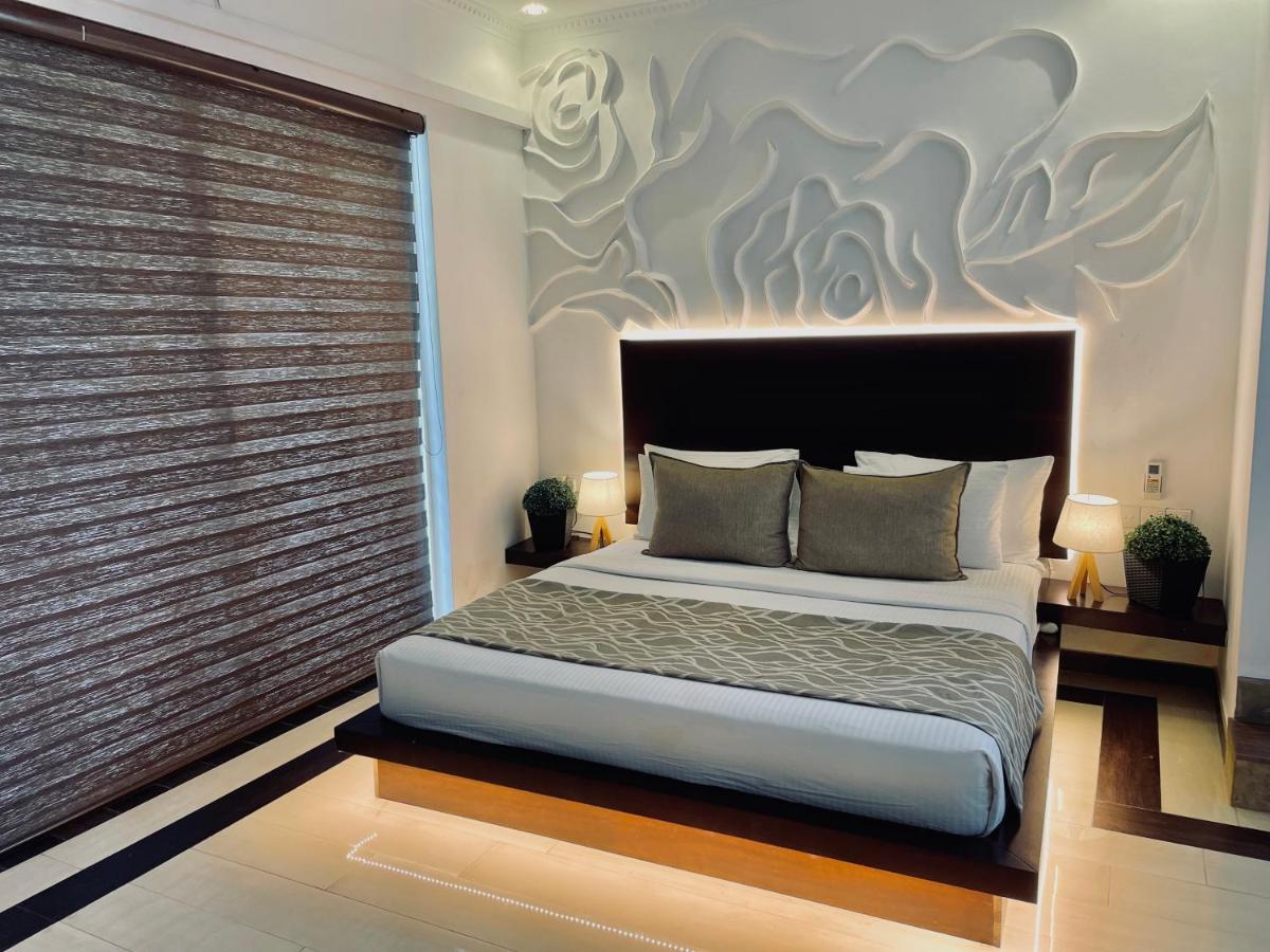 8 Plus Luxury Apartments Negombo Esterno foto