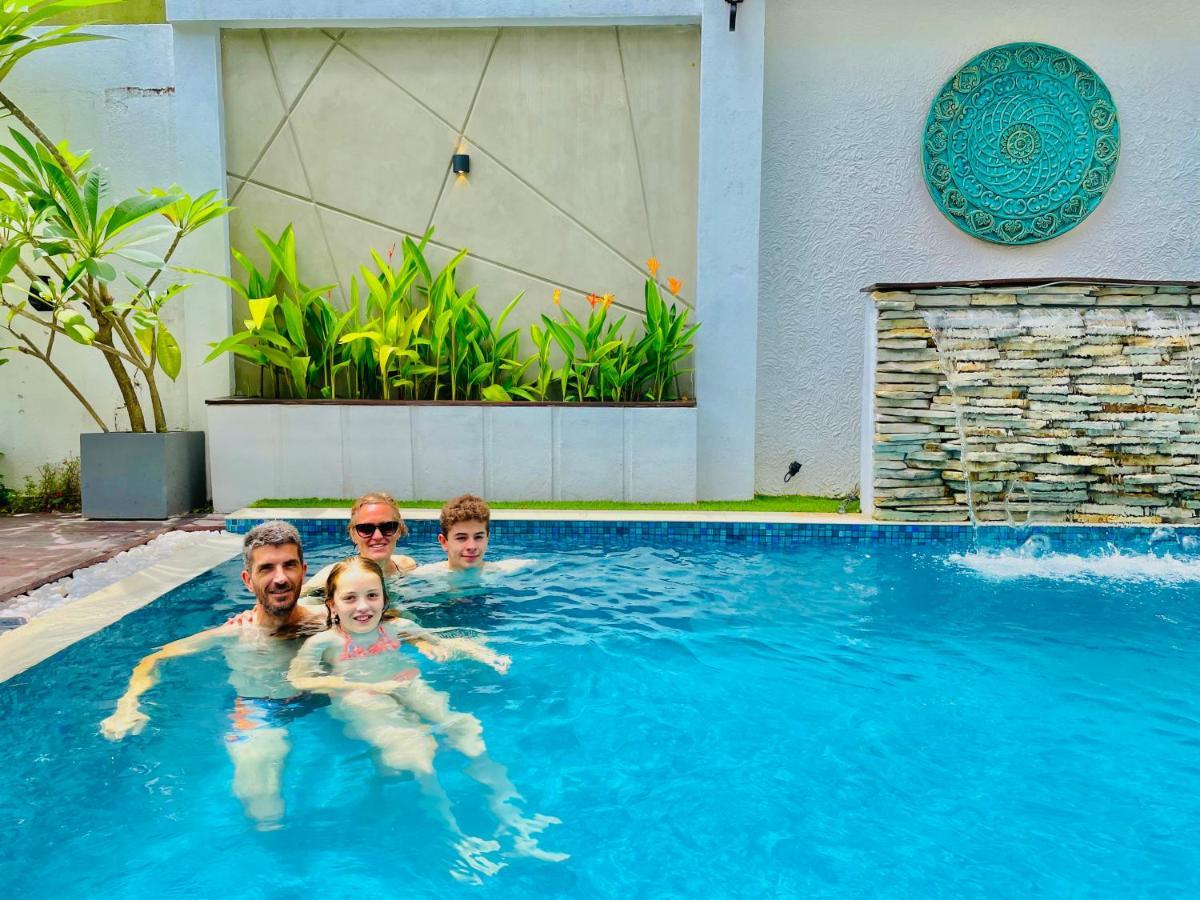 8 Plus Luxury Apartments Negombo Esterno foto
