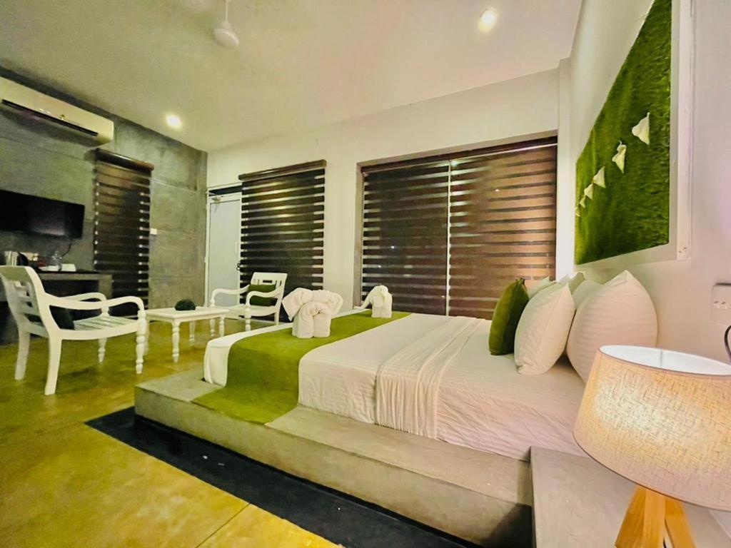 8 Plus Luxury Apartments Negombo Esterno foto