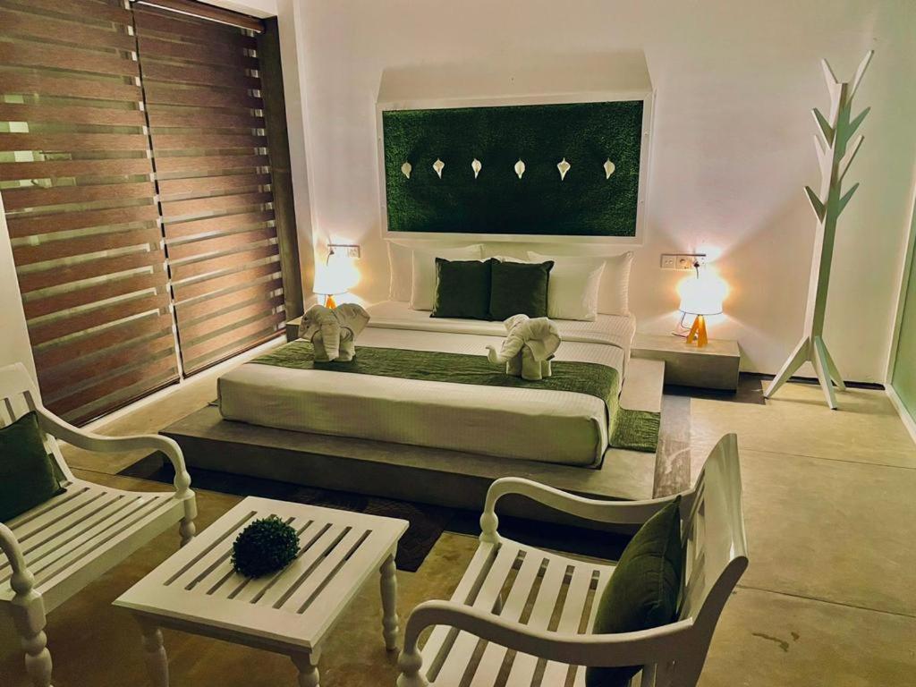 8 Plus Luxury Apartments Negombo Esterno foto