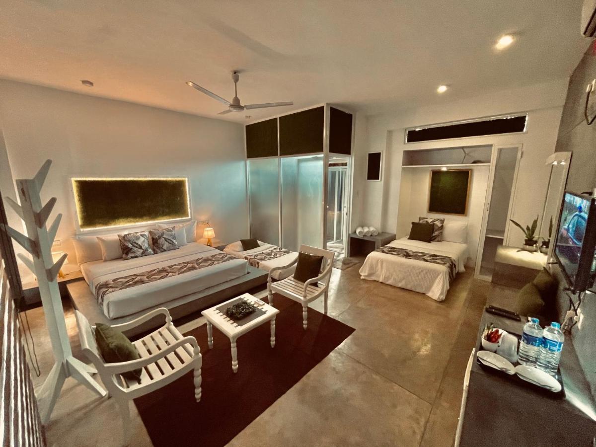 8 Plus Luxury Apartments Negombo Esterno foto