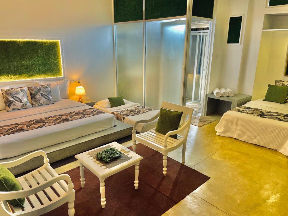 8 Plus Luxury Apartments Negombo Esterno foto
