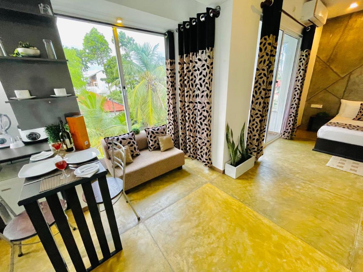 8 Plus Luxury Apartments Negombo Esterno foto