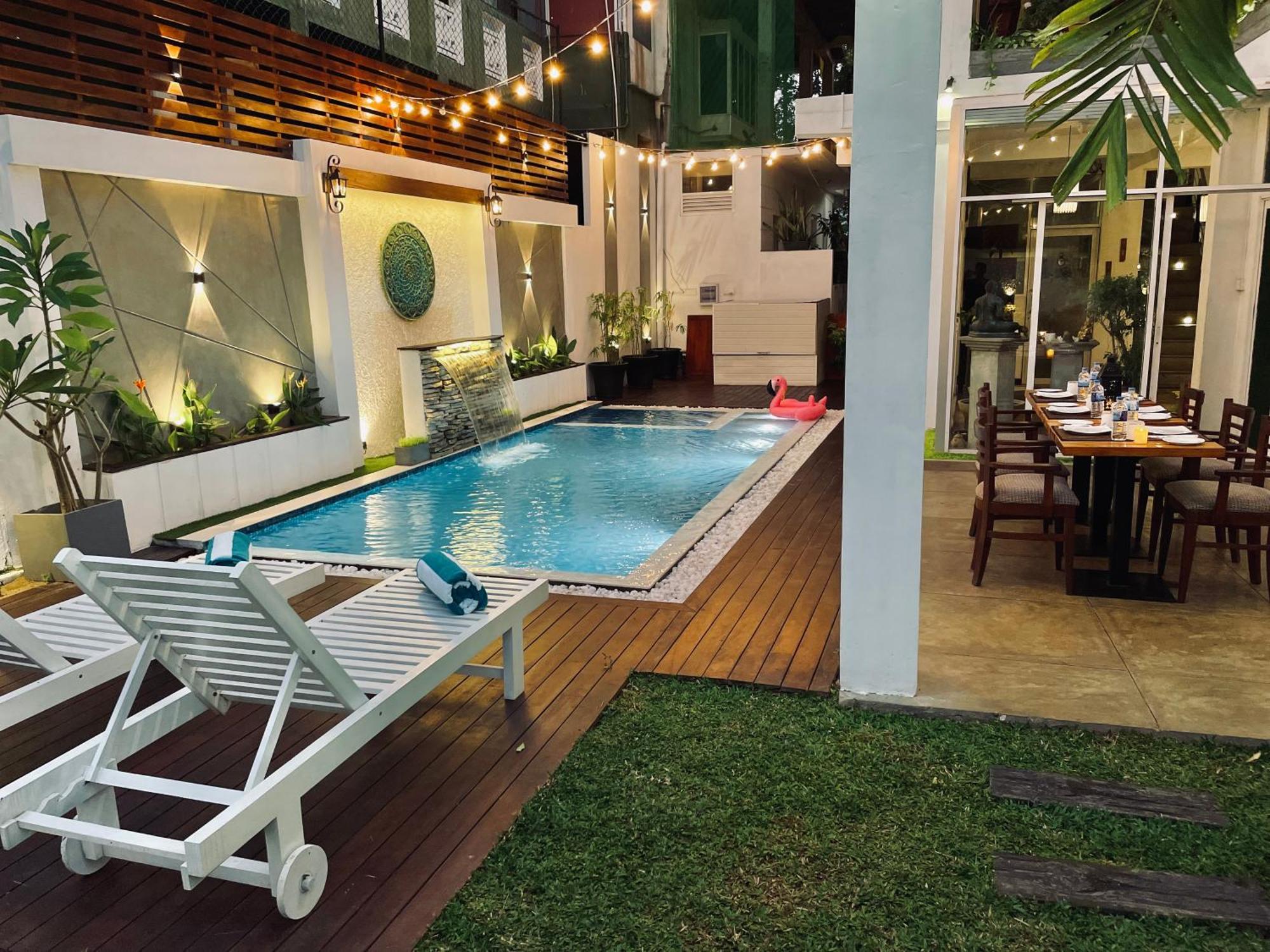 8 Plus Luxury Apartments Negombo Esterno foto