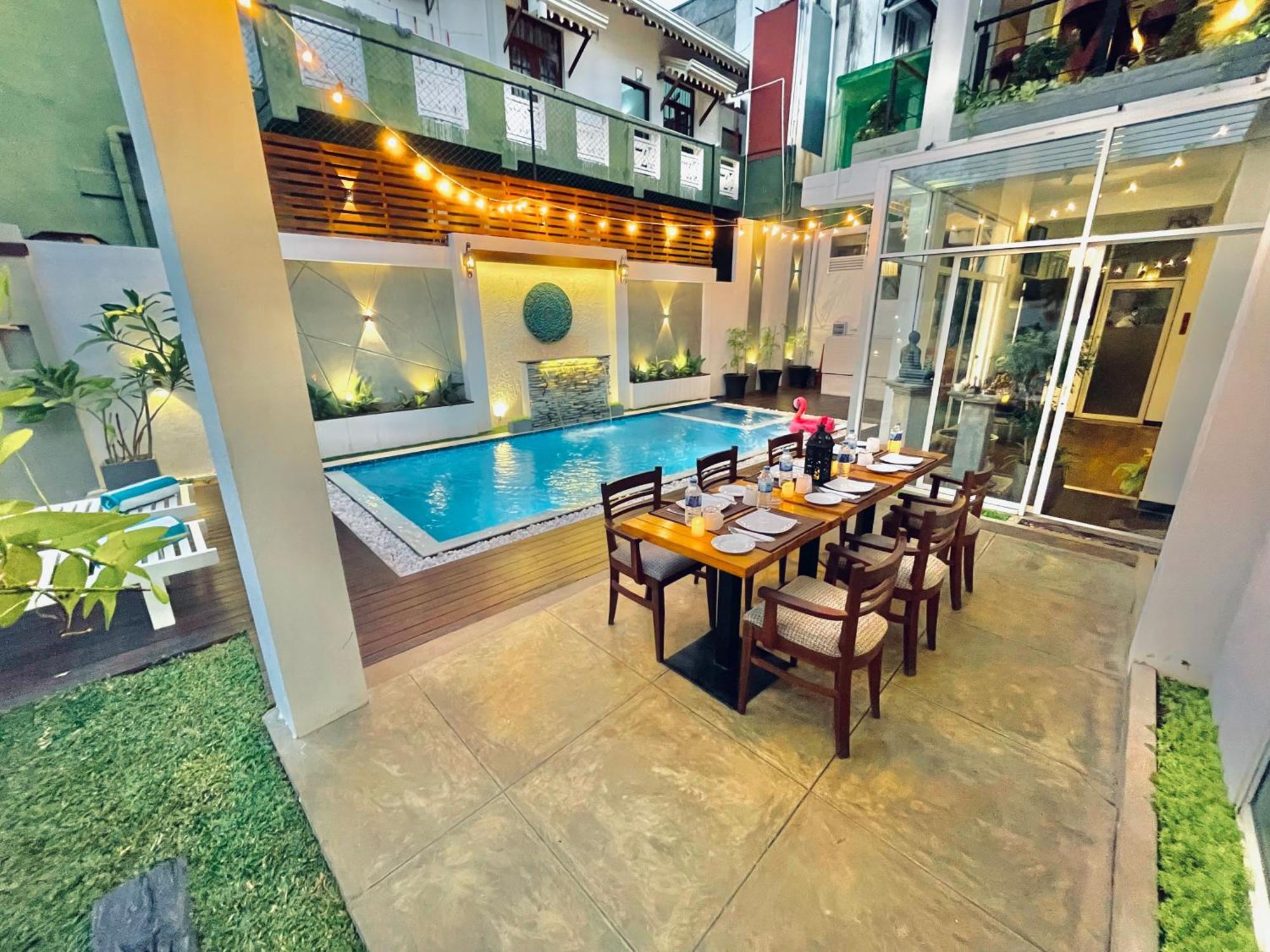 8 Plus Luxury Apartments Negombo Esterno foto