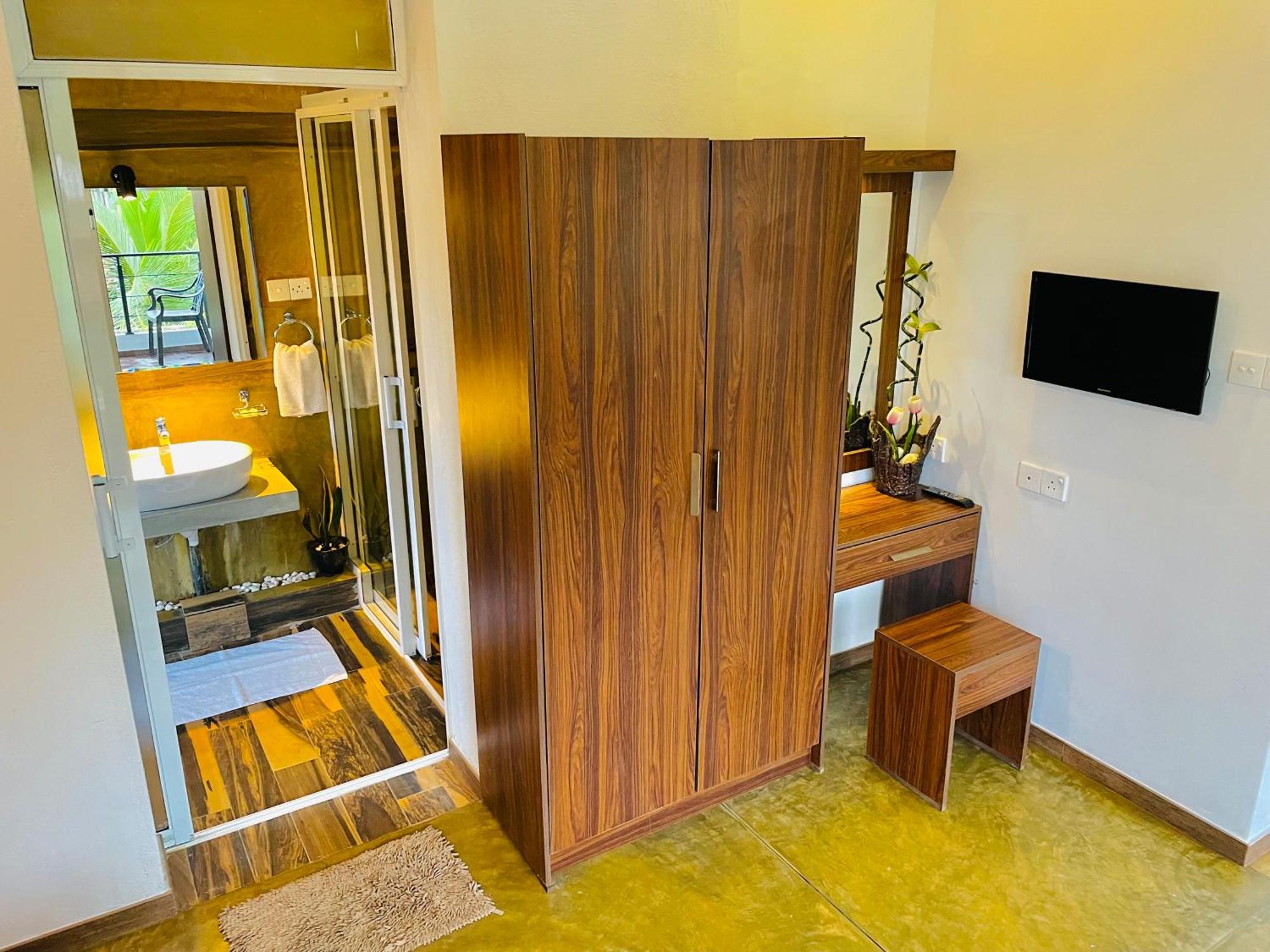 8 Plus Luxury Apartments Negombo Esterno foto