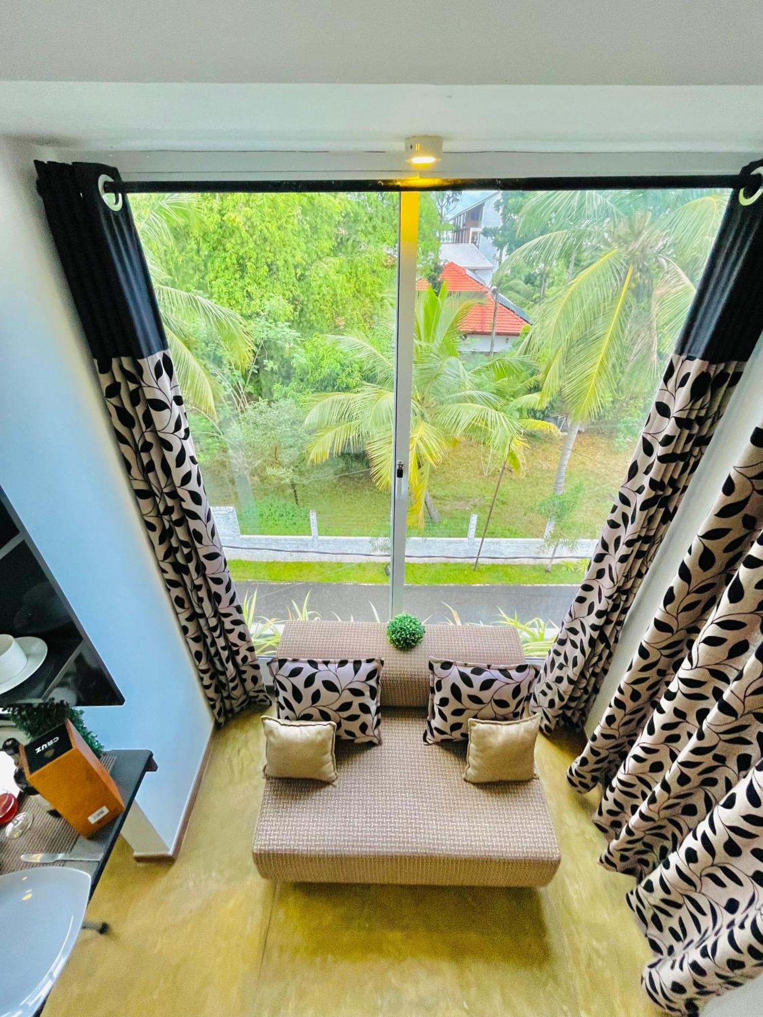 8 Plus Luxury Apartments Negombo Esterno foto