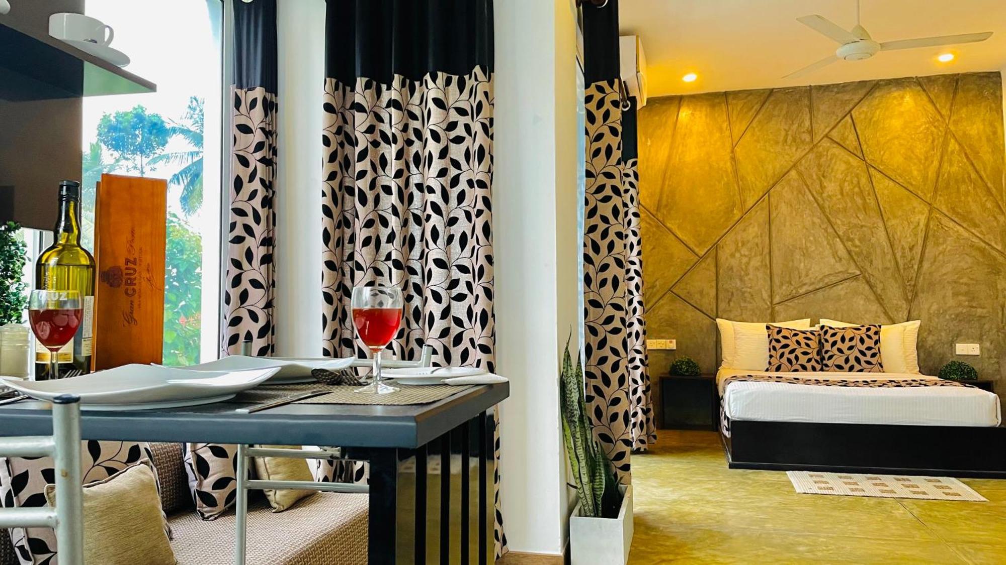 8 Plus Luxury Apartments Negombo Esterno foto