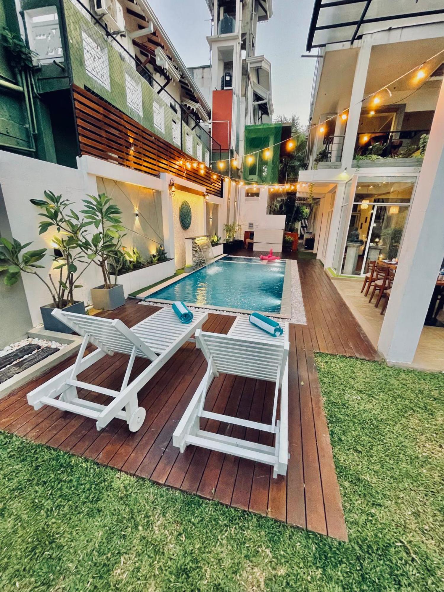 8 Plus Luxury Apartments Negombo Esterno foto